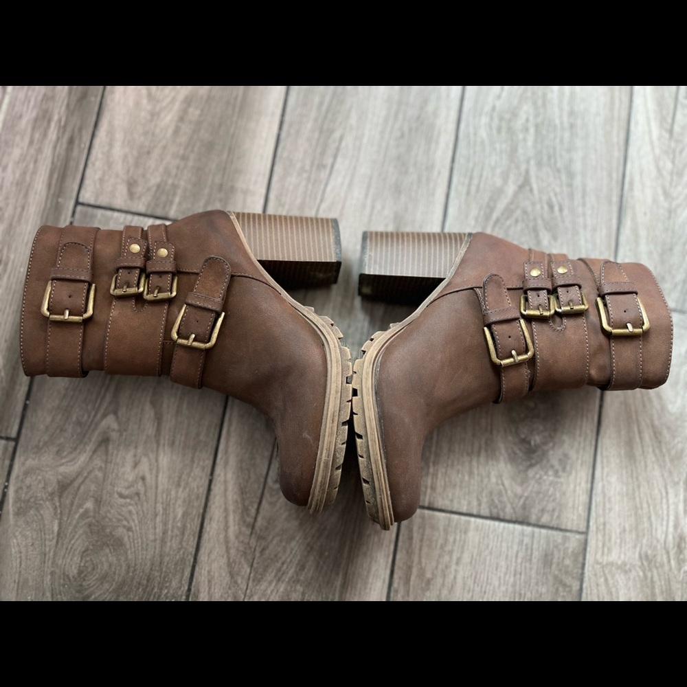 Size 7 heeled boots